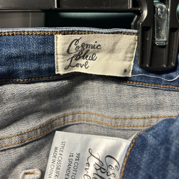 Distressed jeans - Picture 4 of 4